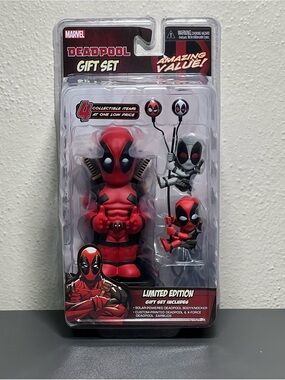 Marvel Deadpool & xForce limited edition Gift Set - Red & Black Figures